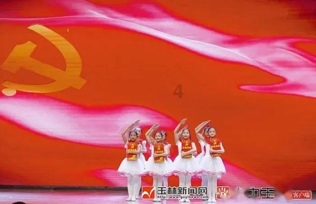 这是什么虫子咬的吗，昨天下午突然很痒，隔着裤子抓了几下，今早起来就这样了，两个地方的还不一样？游戏画面