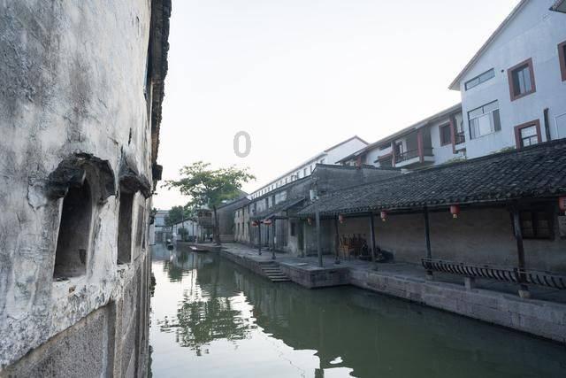 北京八大处整形郭勇医生:眼袋的形成原因